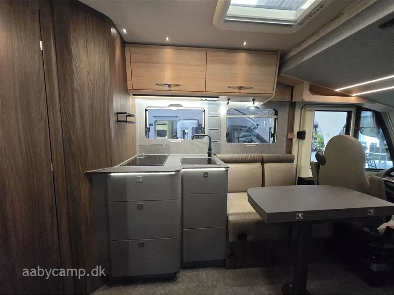 Billede 14 - 2026 - Euramobil Integra Line GT 726 EF   MERCEDES FØRE ASSISTENTER.  MERCEDES AL-KO. UDVENDIG GAS. UDVENDIG BRUSER. LITHIUM BATTERI. ALDE CENTRALVARME.