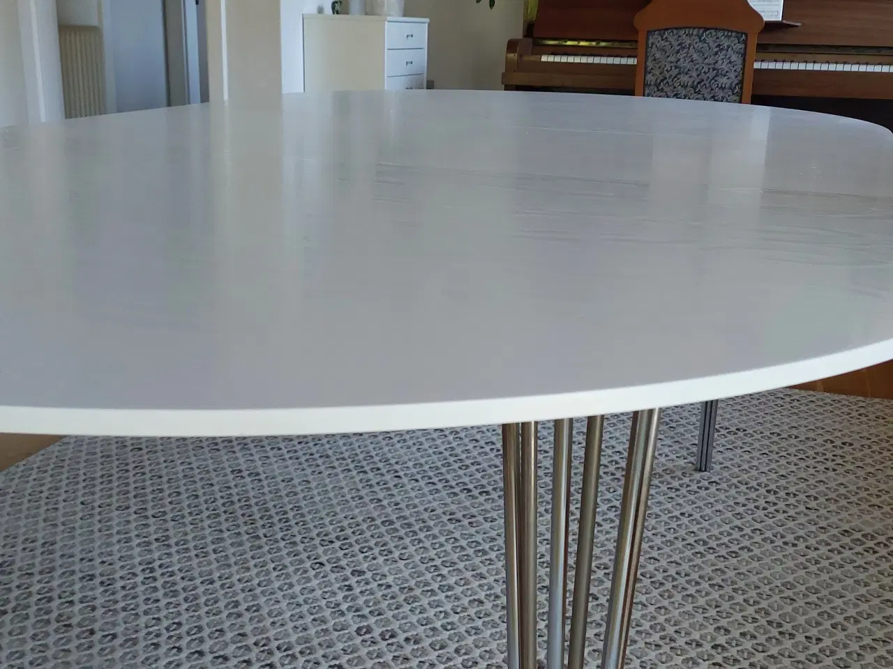 Billede 3 - Spisebord, hvidmalet, ovalt