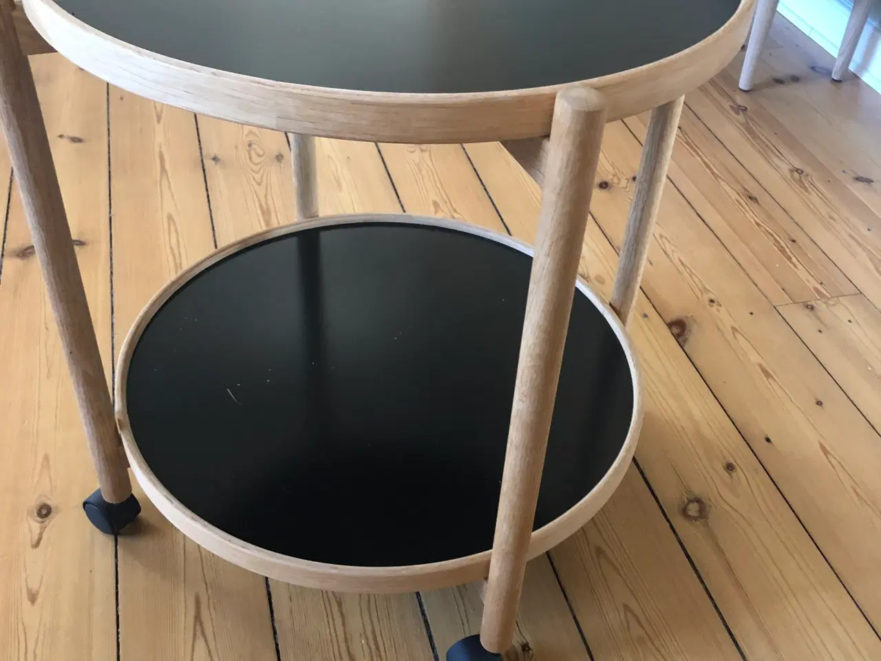 Billede 1 - Bakkebord på hjul
