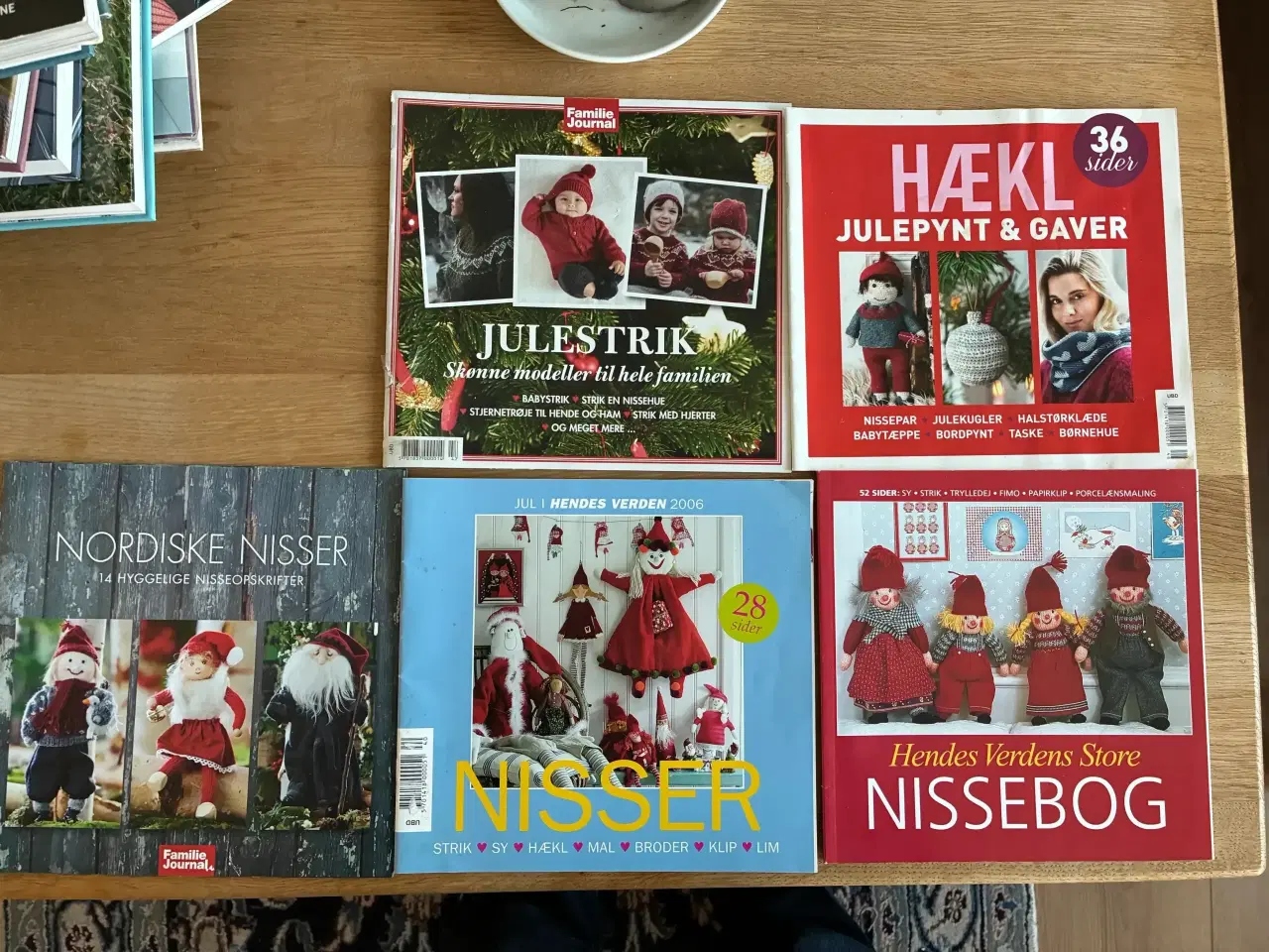 Billede 1 - Julestrik - Hækl julepynt -Nordiske Nisser -Nisser