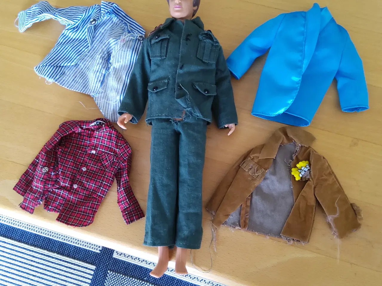 Billede 3 - Dukke  Ken tøj