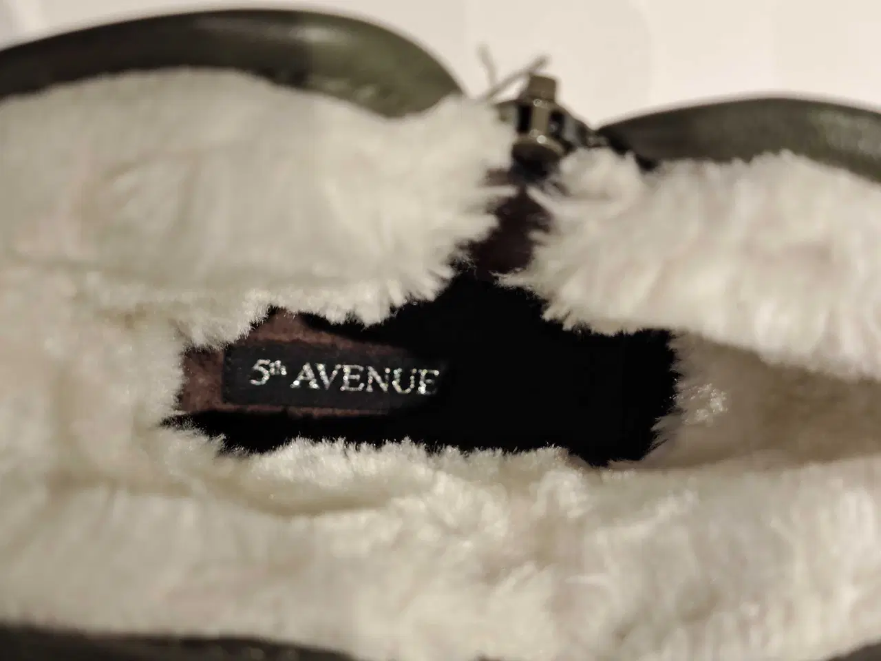 Billede 5 - Varme læderstøvler str 39.