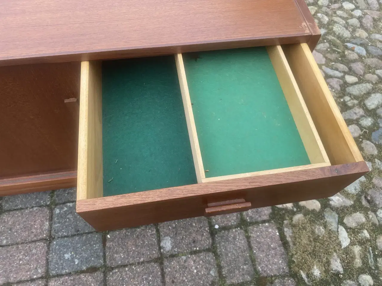 Billede 13 - Teak-træ Bord, Stole, Skænk/Skab