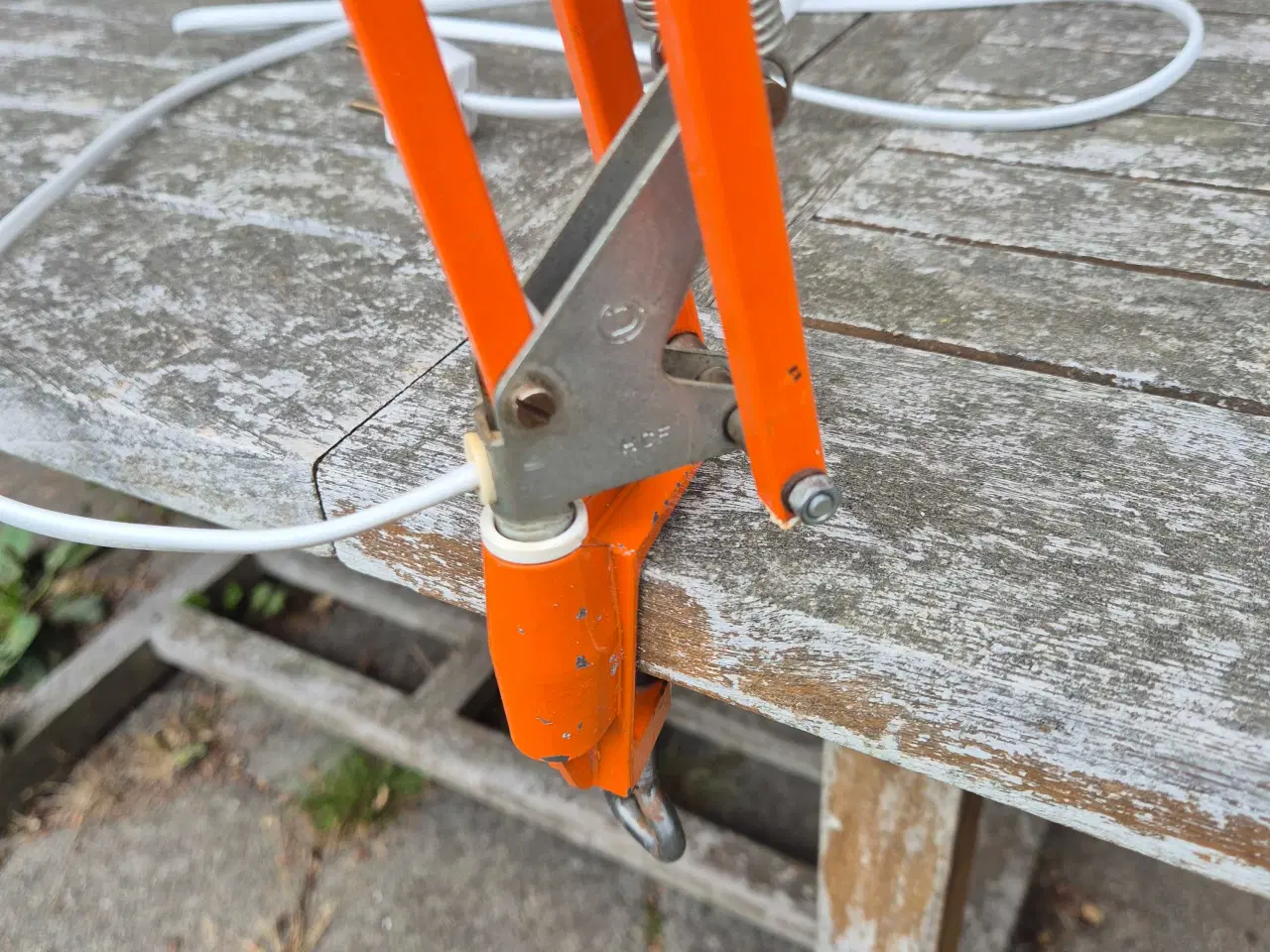 Billede 10 - Solid orange arkitektlampe i klassisk dansk design