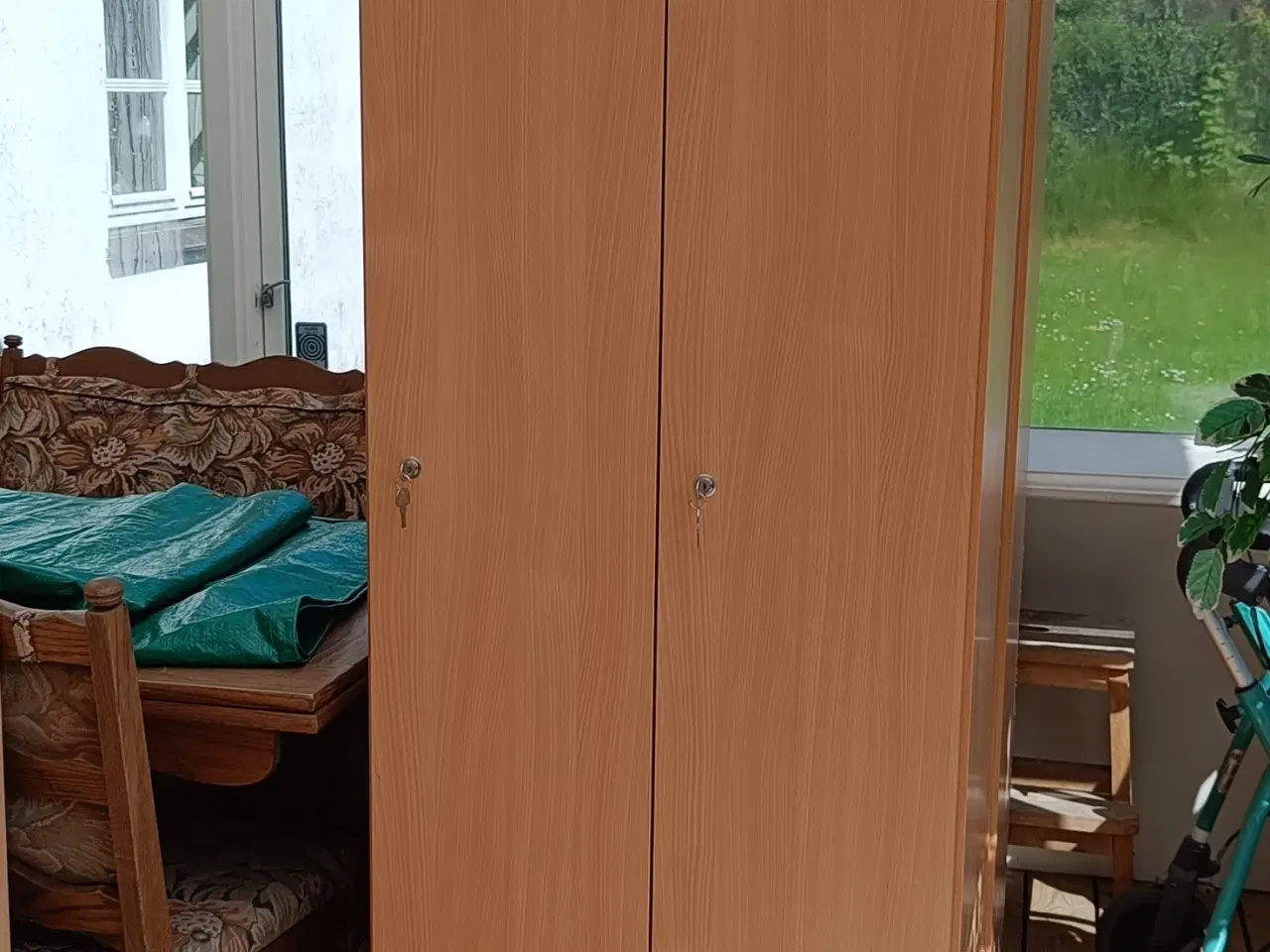 Billede 1 - Garderobe skab med 2 smalle rum 