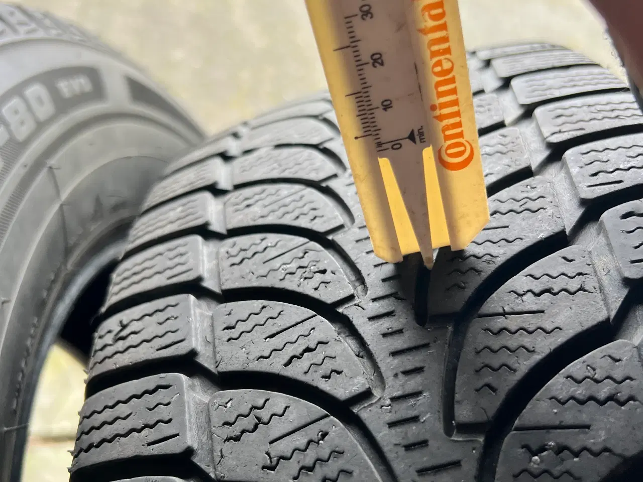 Billede 2 - 2 stk. vinterdæk Bridgestone 215/70-R16 100T