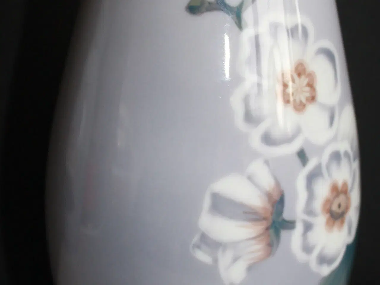 Billede 3 - Vase med hvide blomster, Bing og Grøndahl