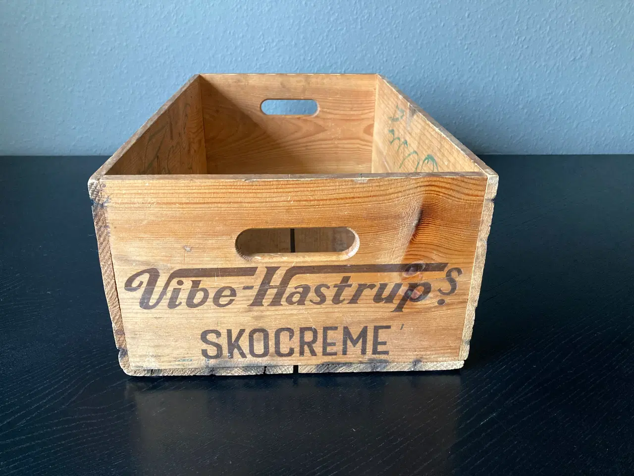Billede 2 - Gammel trækasse med TIT og TITO skocreme tryk