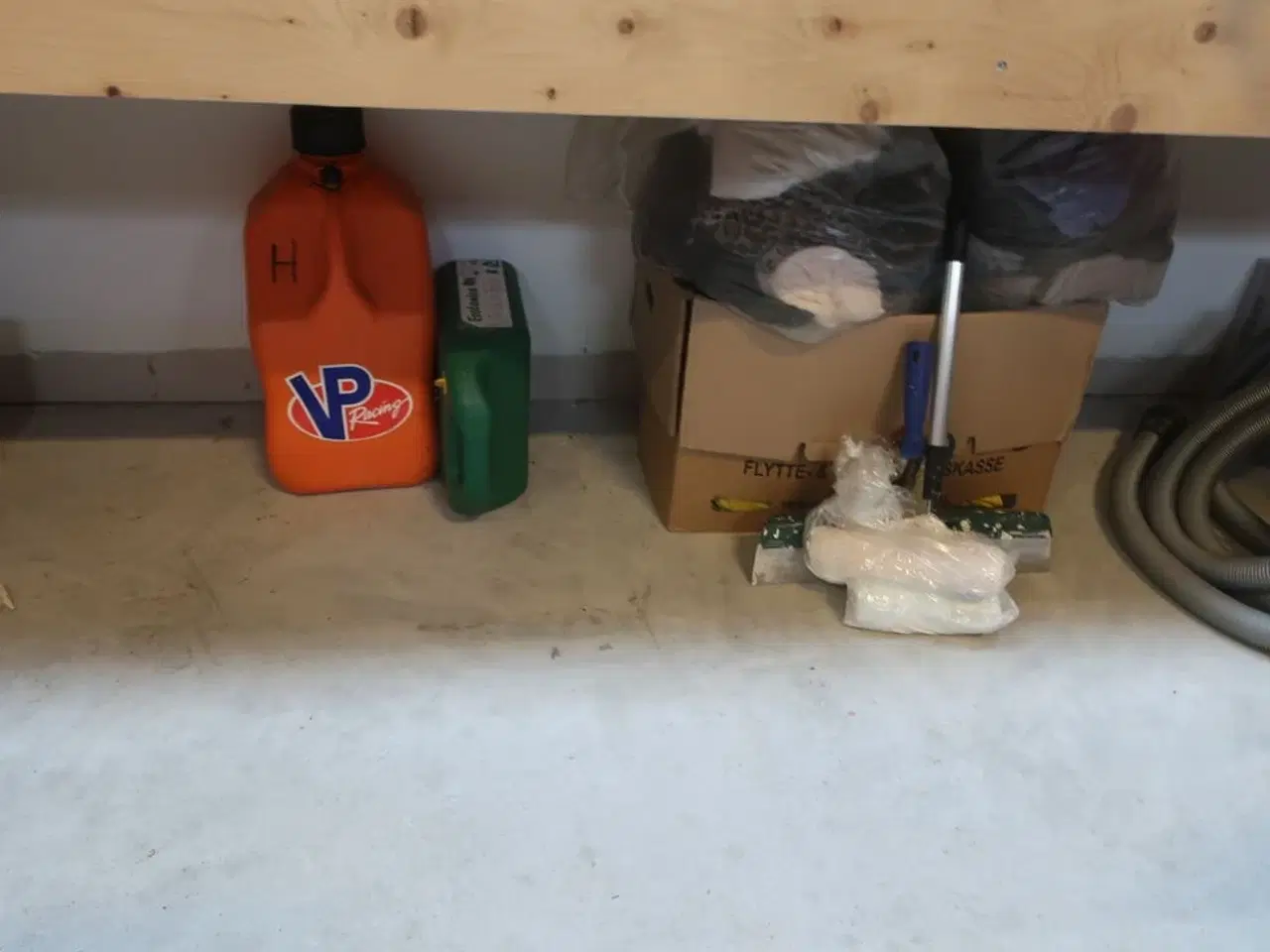 Billede 4 - Tøm hjørne for løse dele se billeder