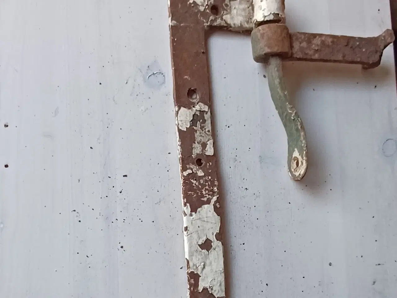 Billede 1 - Antikt dørbeslag, hængsel.