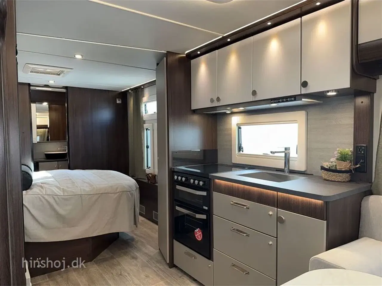 Billede 9 - 2026 - Polar Blueline 620 BQD   Luksus Polar vintervogn med en dejlig fritstående dobbeltseng fra Hinshøj Caravan