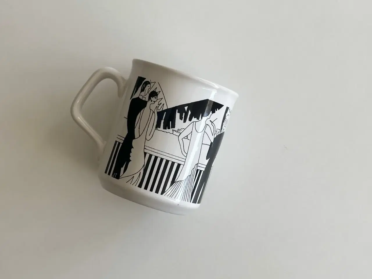 Billede 1 - Engelsk krus, sort/hvidt