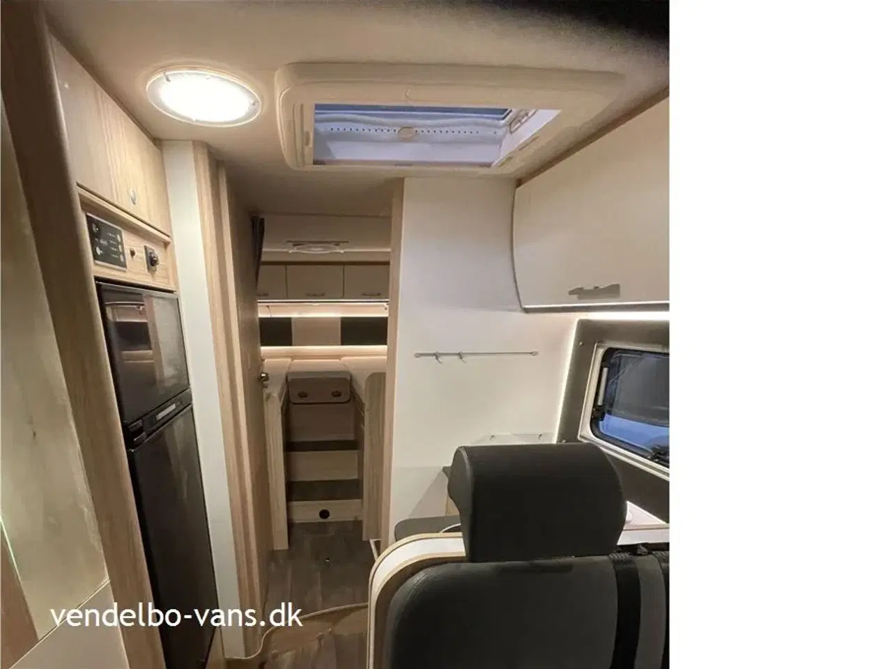 Billede 8 - 2021 - SunLight T 68 Adventure Edition   Enkeltsenge og stor garage