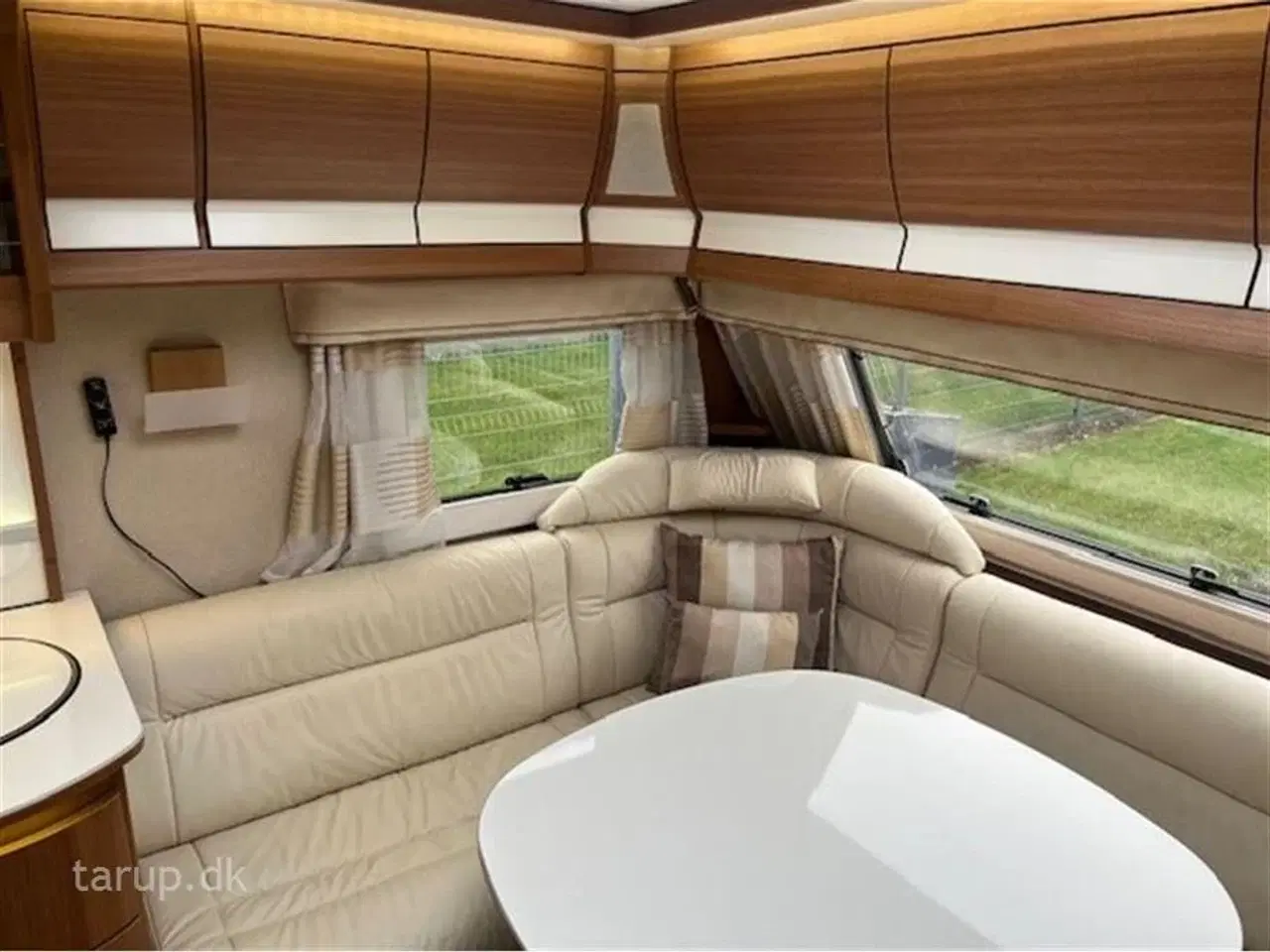 Billede 10 - 2014 - Kabe Royal 590 ETDL KS   Fortelt: Isabella Nordic 300, Truma XT mover, skind i siddegruppe, lysskinne, ALDE varme, vand båren gulvvarme, rundsiddegruppe, enkeltsenge