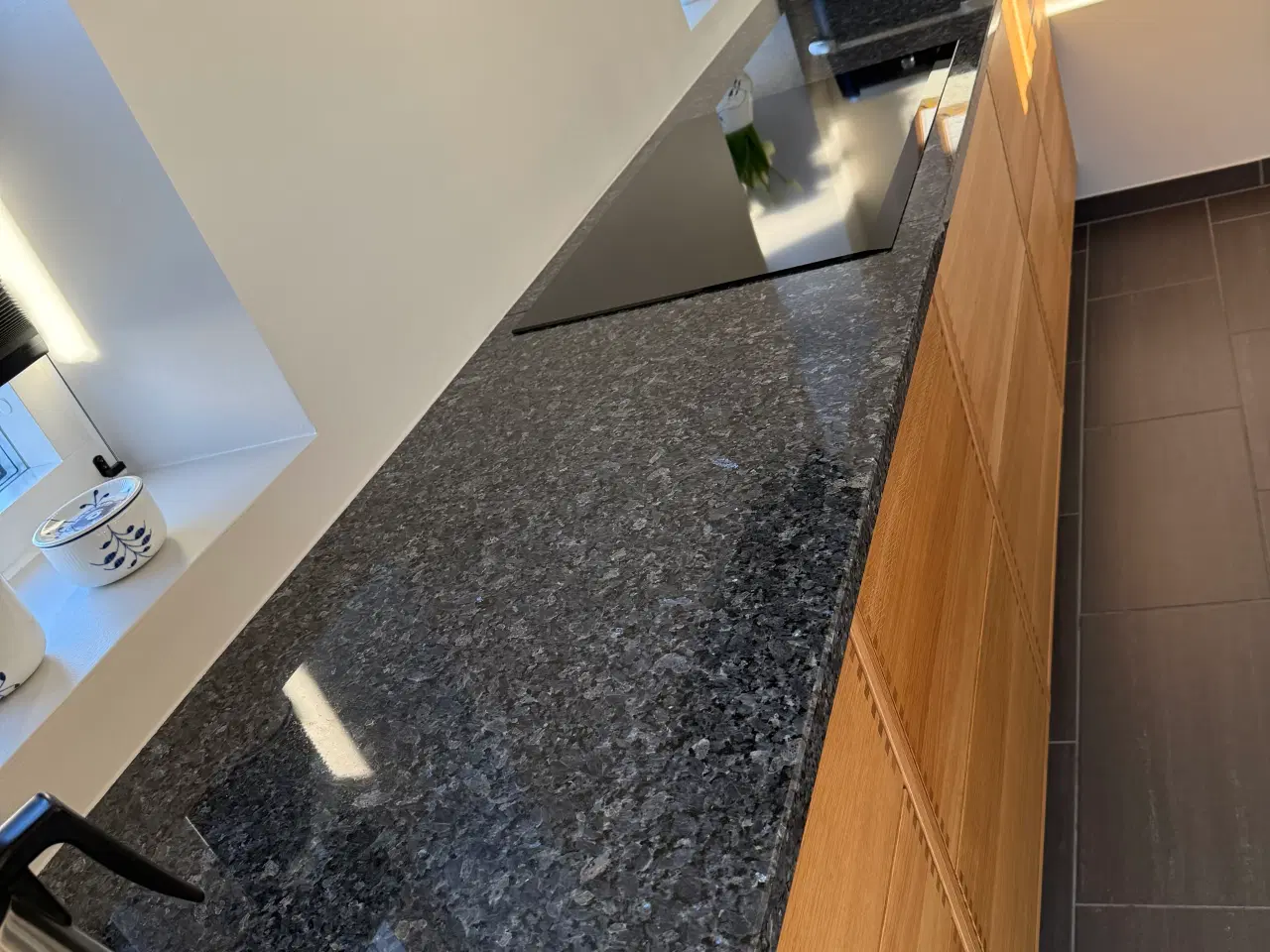 Billede 2 - Granit bordplader 2 stk incl vask