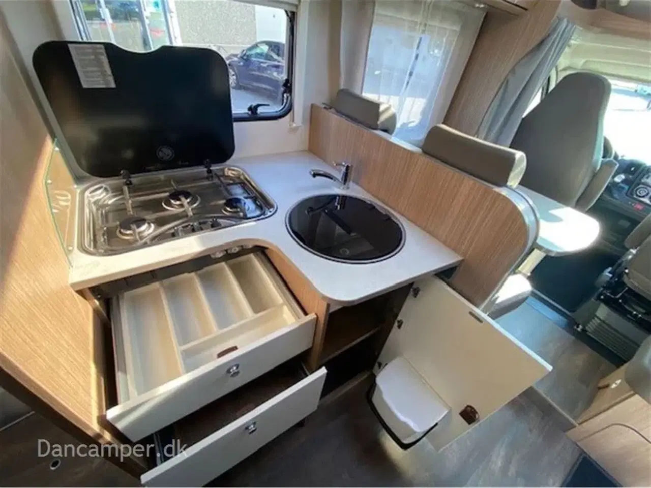 Billede 10 - 2018 - Carado T 339   Under klargøring! Velkørende autocamper med Queens Bed, Solceller, Aircon i bodel samt automatgear