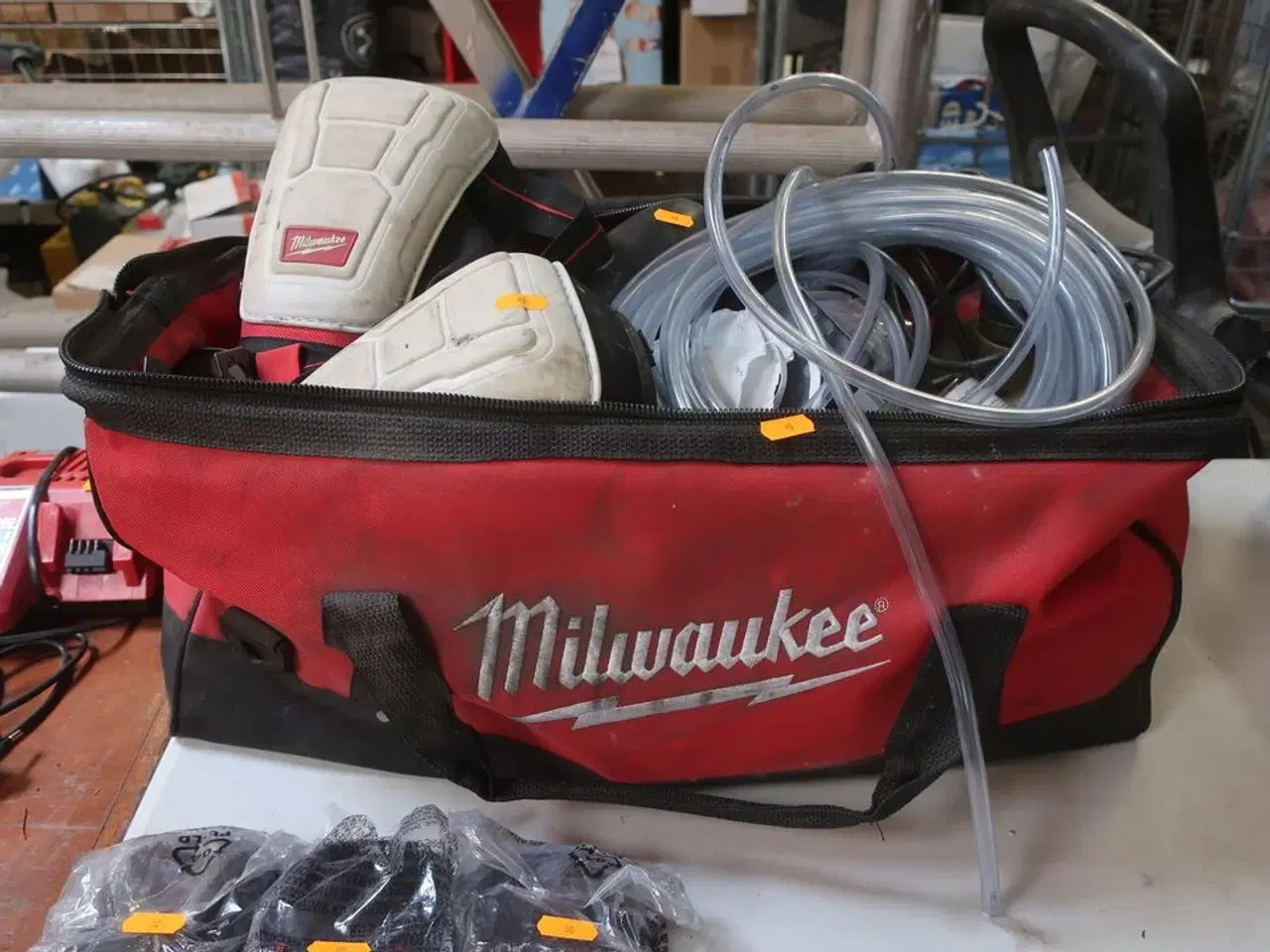 Billede 4 - Værktøjstaske MILWAUKEE m. div. indhold (se billeder)