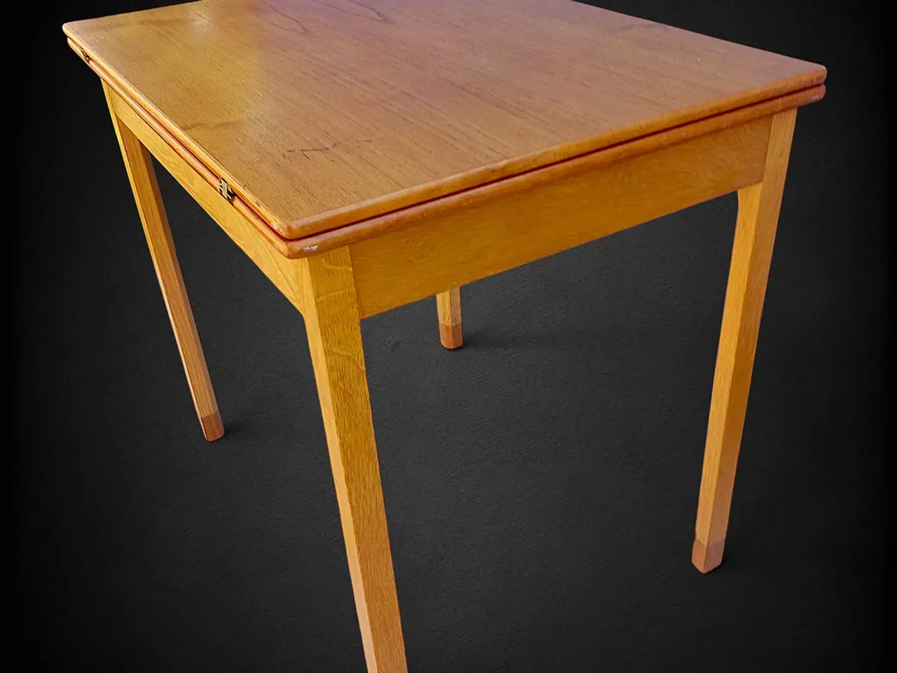 Billede 2 - Multifunktionsbord teak/eg med mærkat