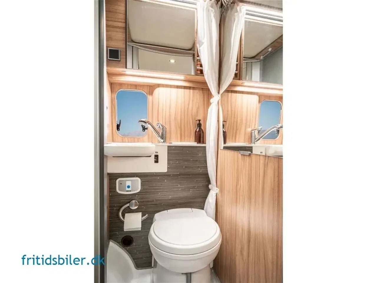 Billede 13 - 2024 - Hymer Campervan Yellowstone   Hymer Campervan Yellowstone Hymers flagskib indnefor Fritidsbiler masser af plads og med 2 enkeltsenge