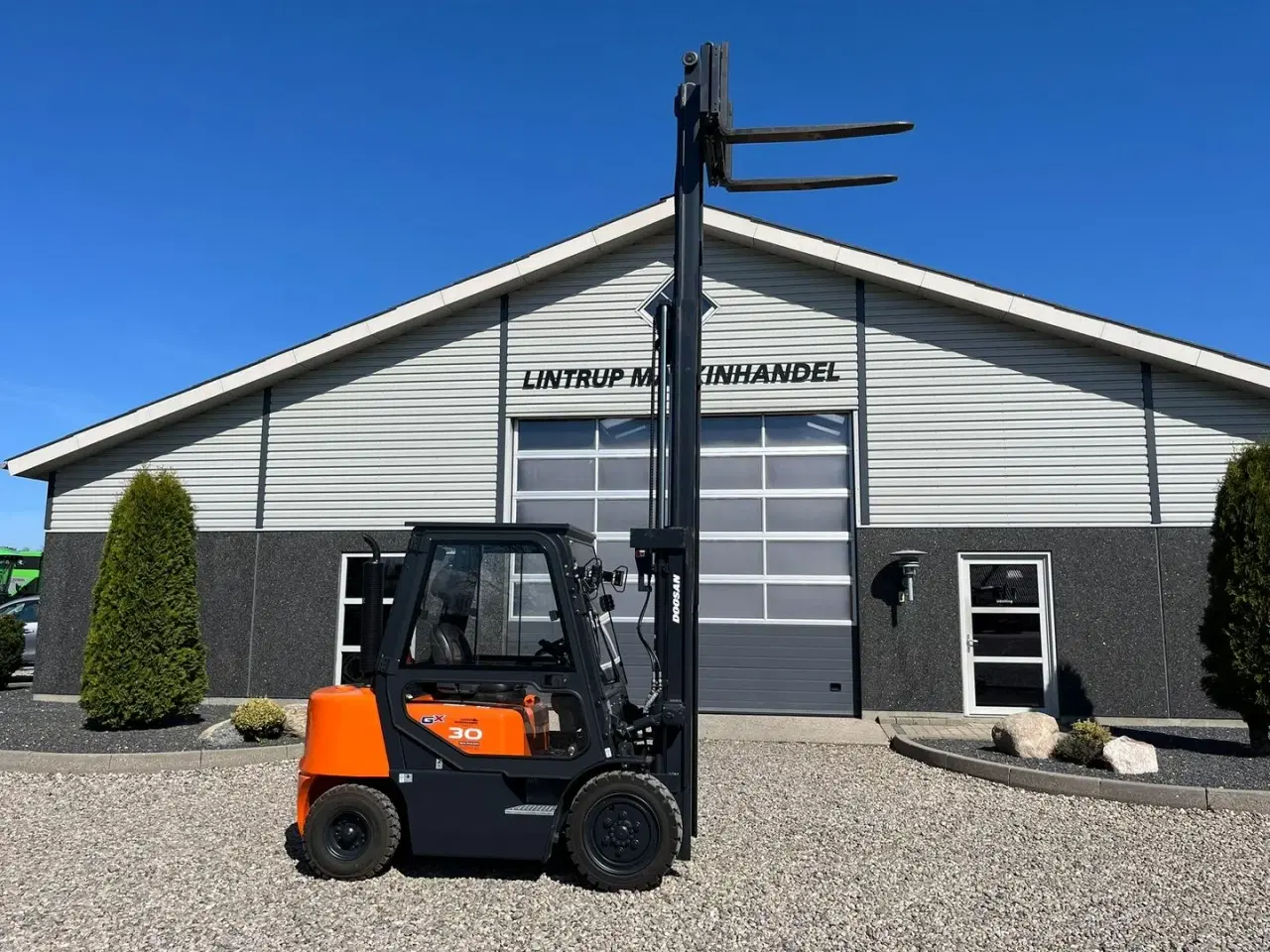 Billede 11 - Doosan D30 G med kabine og KUN 57 TIMER FRA NY, MED TIME GARENTI
