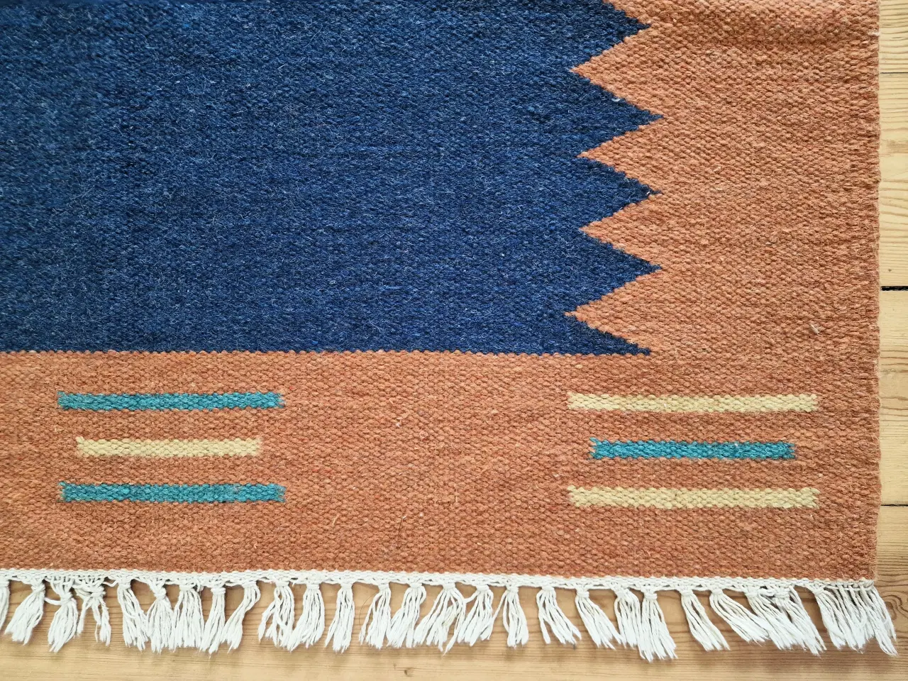 Billede 3 - Orange og blå kelim tæppe.
