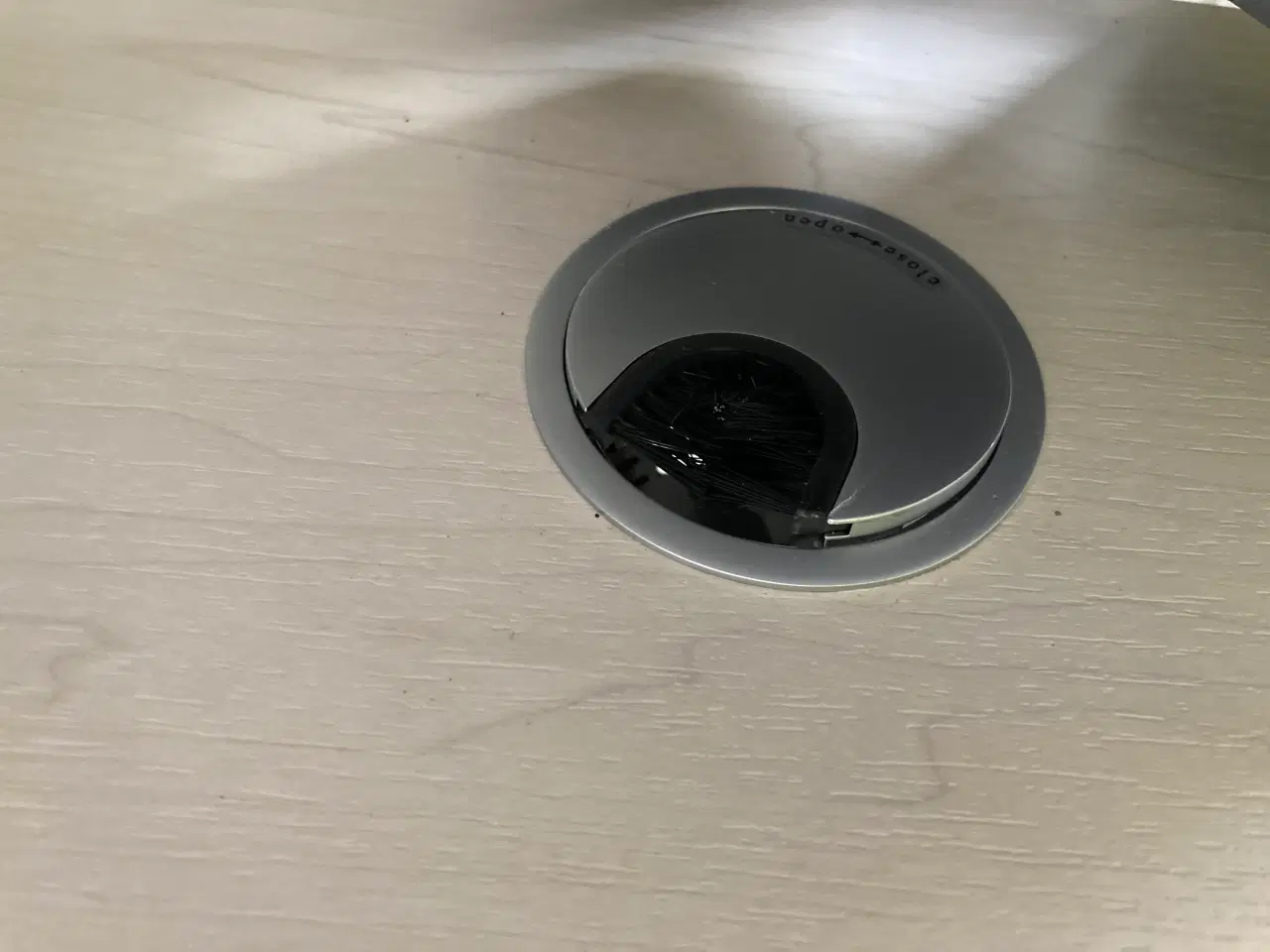 Billede 3 - Velholdt hæve sænkebord