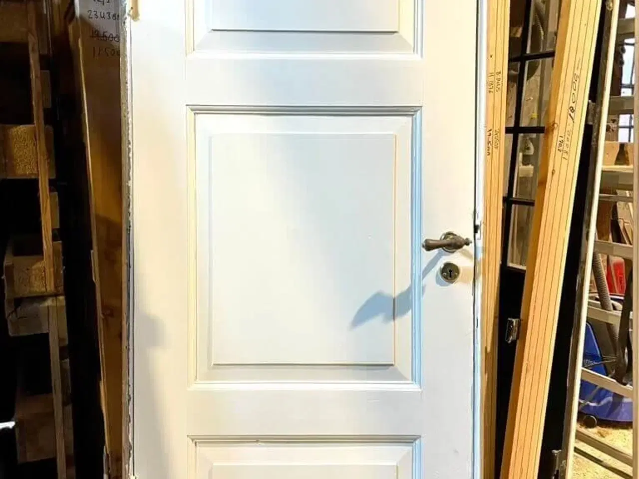 Billede 1 - Original, lav bondehusdør m. karm