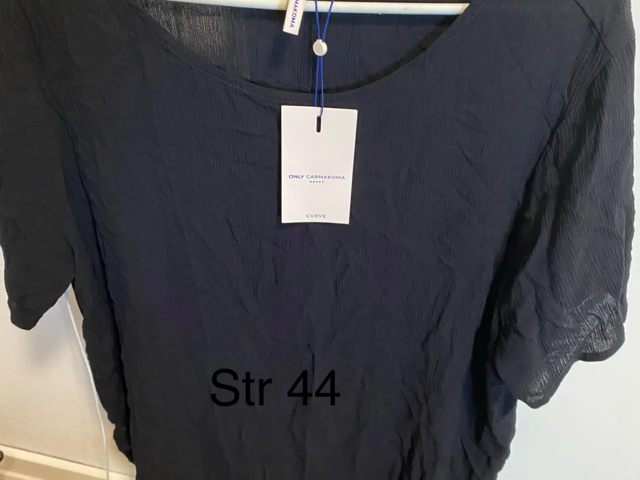 Billede 1 - T shirt str 44, ny 