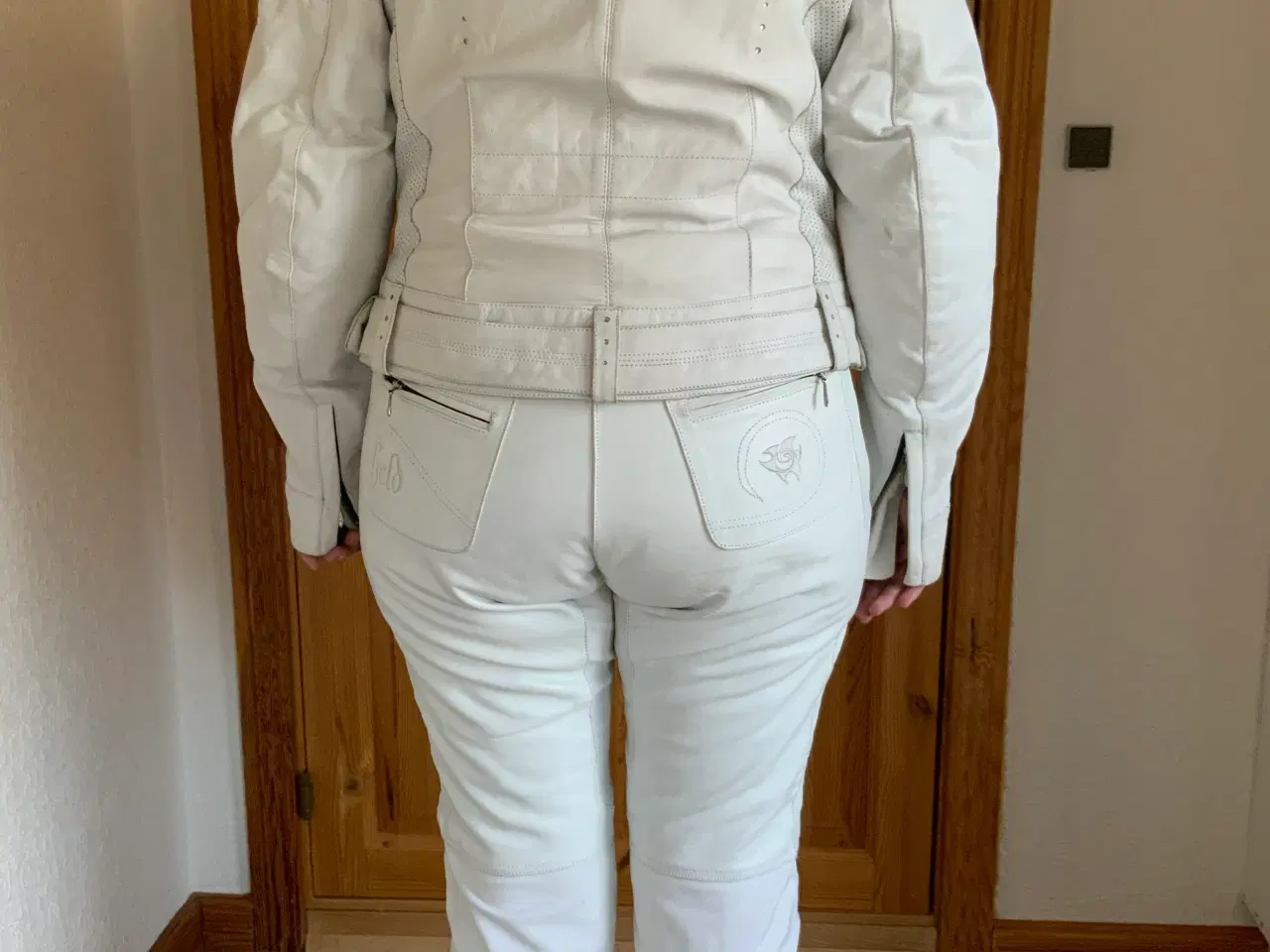 Billede 3 - Held dame motorcykeldragt hvid