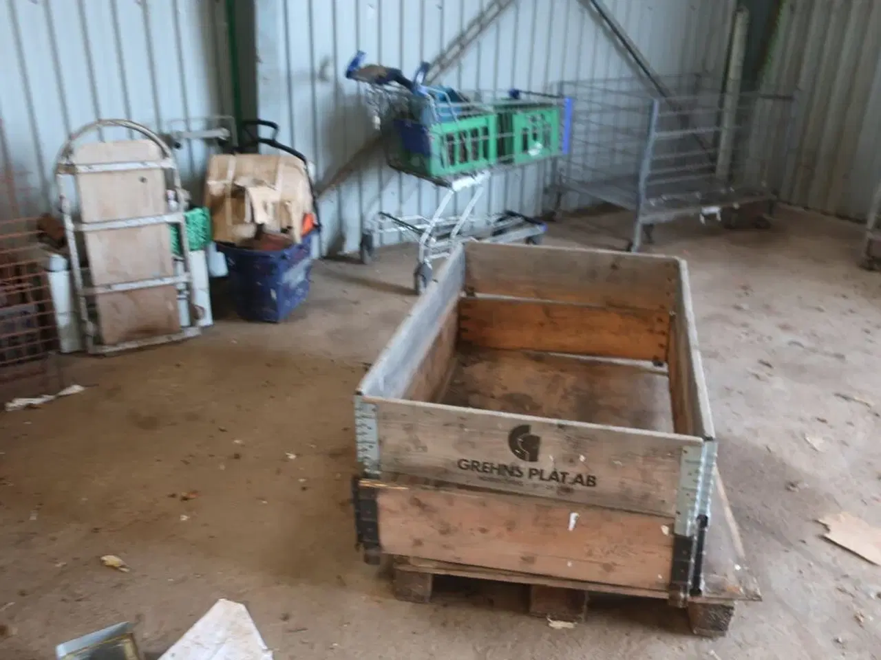 Billede 27 - 2 stk. rullebukke, paller, reoler, reservedele, værktøj, stiger m.m.