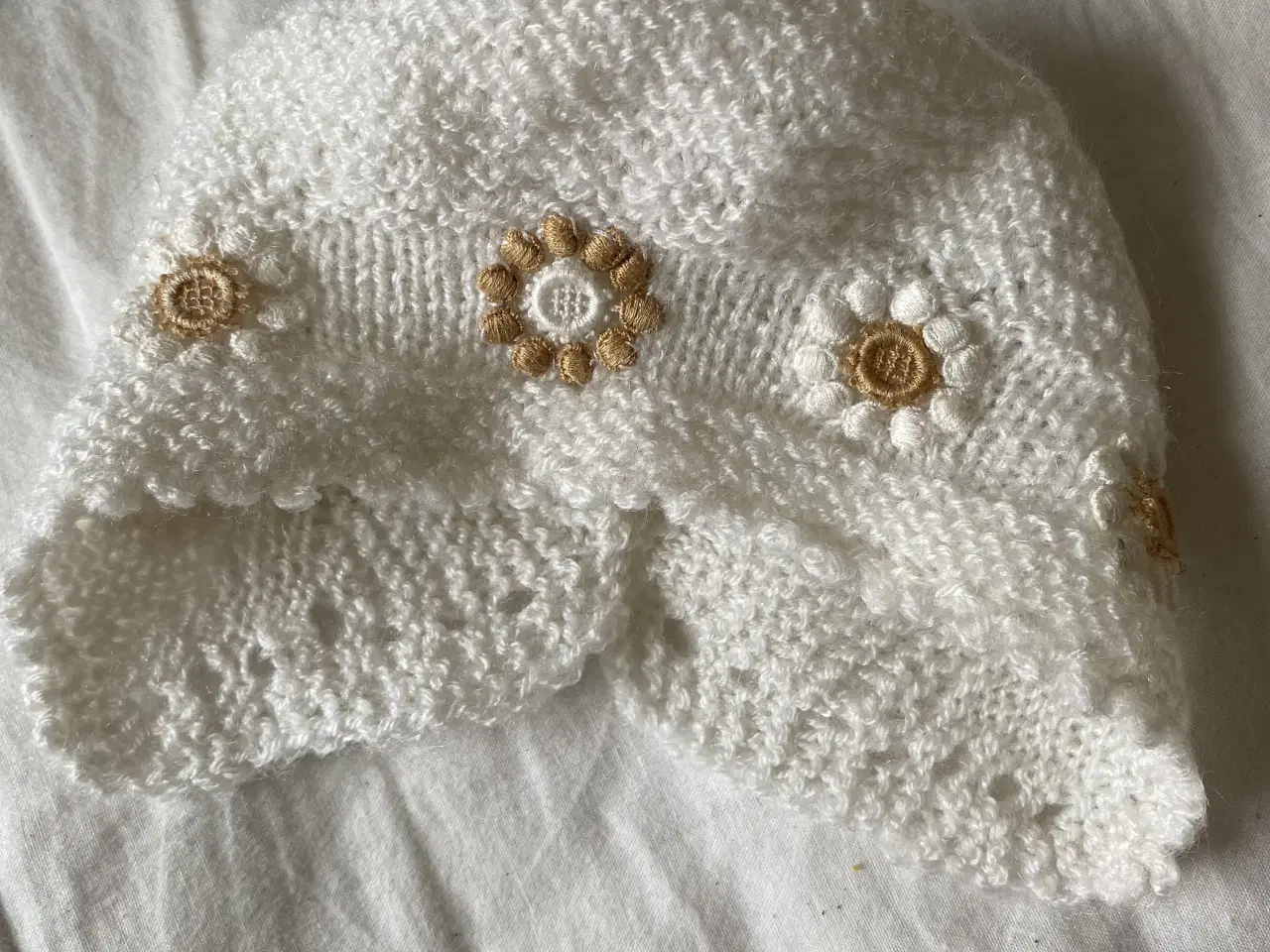 Billede 3 - Hjemmestrikket hue og savlesmæk 50-56