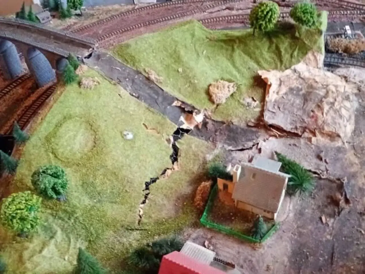 Billede 1 - Marklin Tog m. landskab.