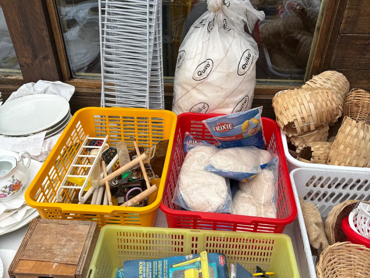 Billede 2 - En masse tilbehør til fugle sælges 