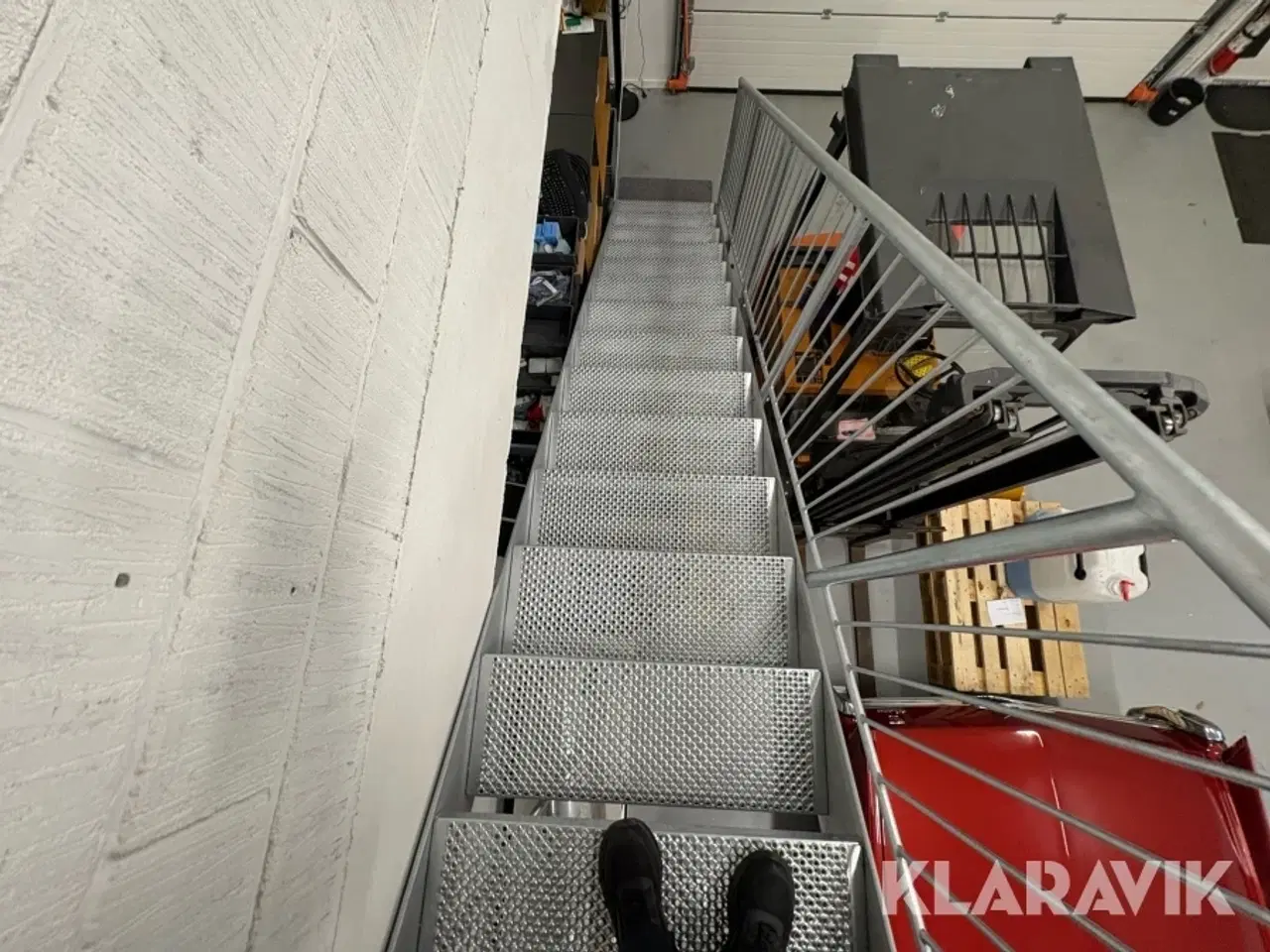 Billede 9 - 3 reoler med 24 kasser