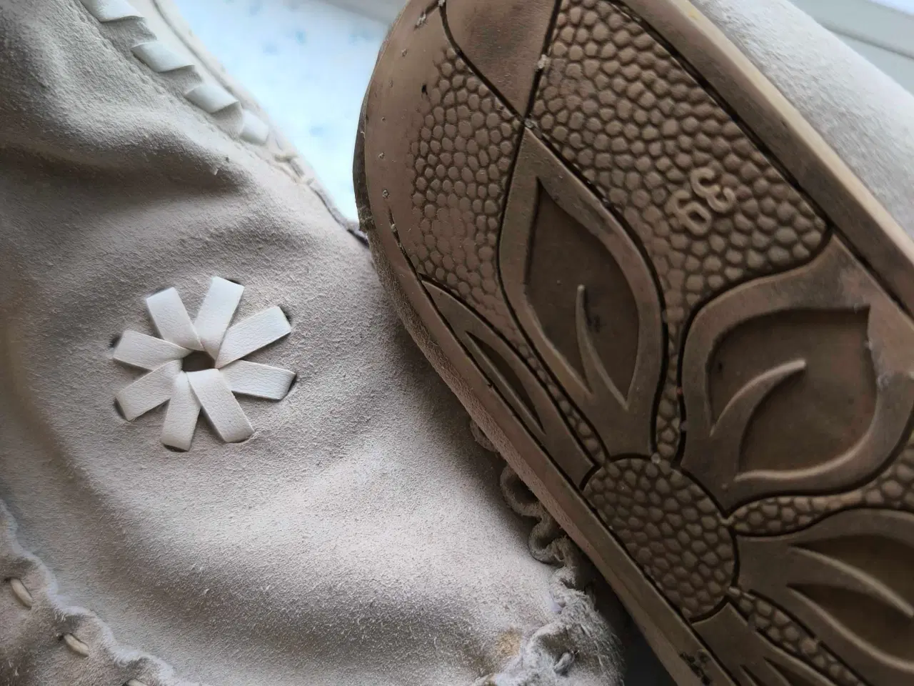 Billede 12 - Rundskin støvle i sort og beige farve 