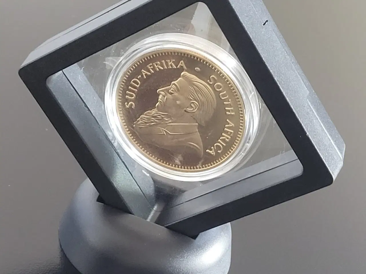 Billede 1 - Krugerrand medalje i uædelt metal i bordholder 