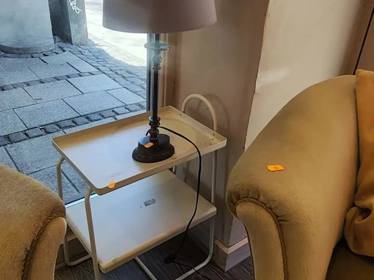 Billede 6 - Lille rundt bord, to stole, metalbord og bordlampe