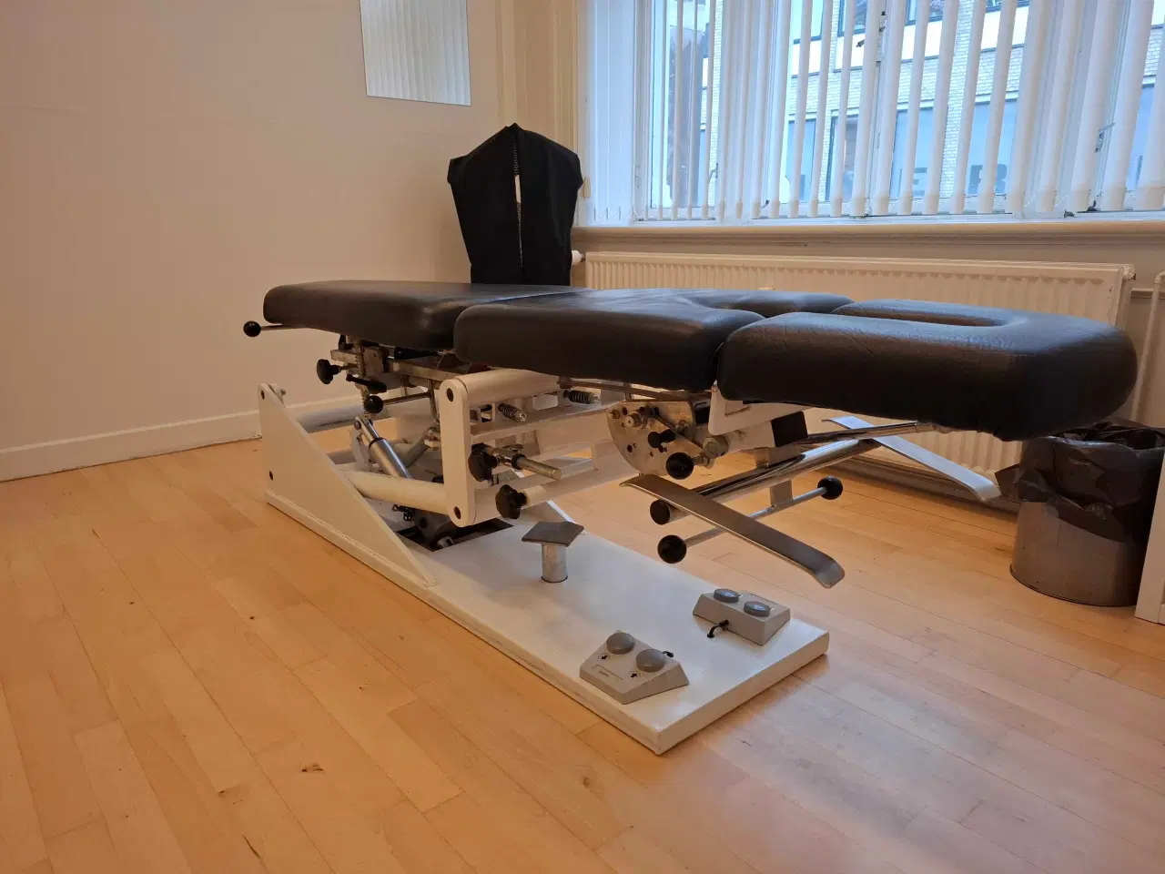 Billede 1 - Elektrisk behandlerbænk massage el. kiropraktik