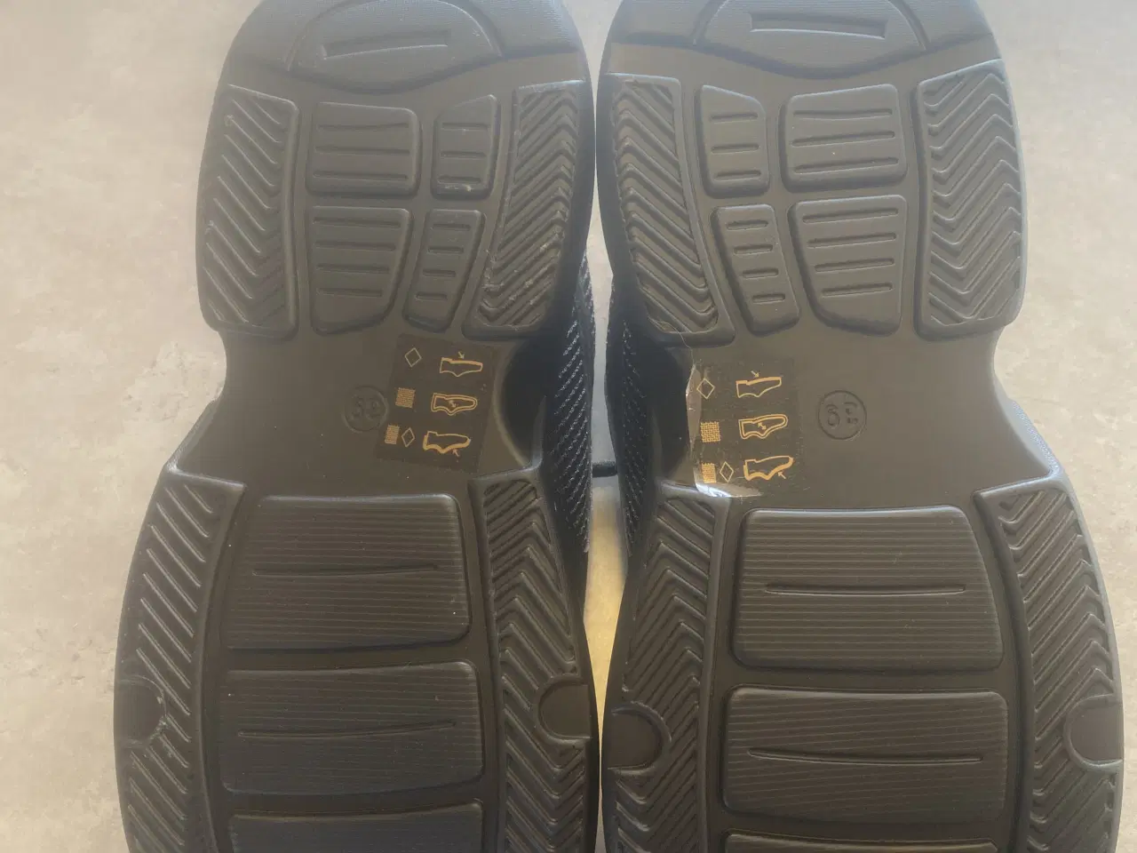 Billede 3 - Kondi sko ( Duffy )