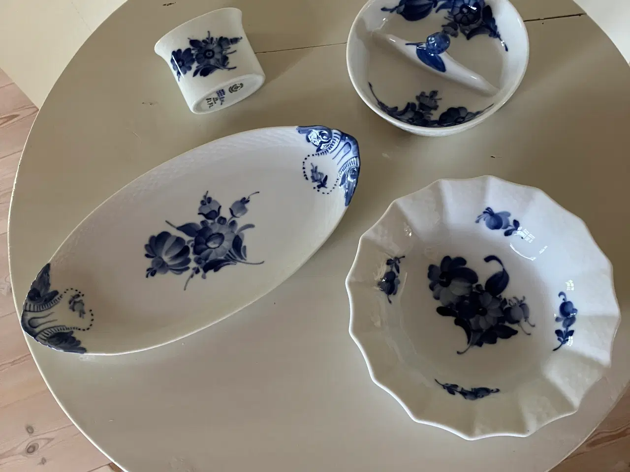 Billede 1 - Blå Blomst - kongeligt porcelæn.