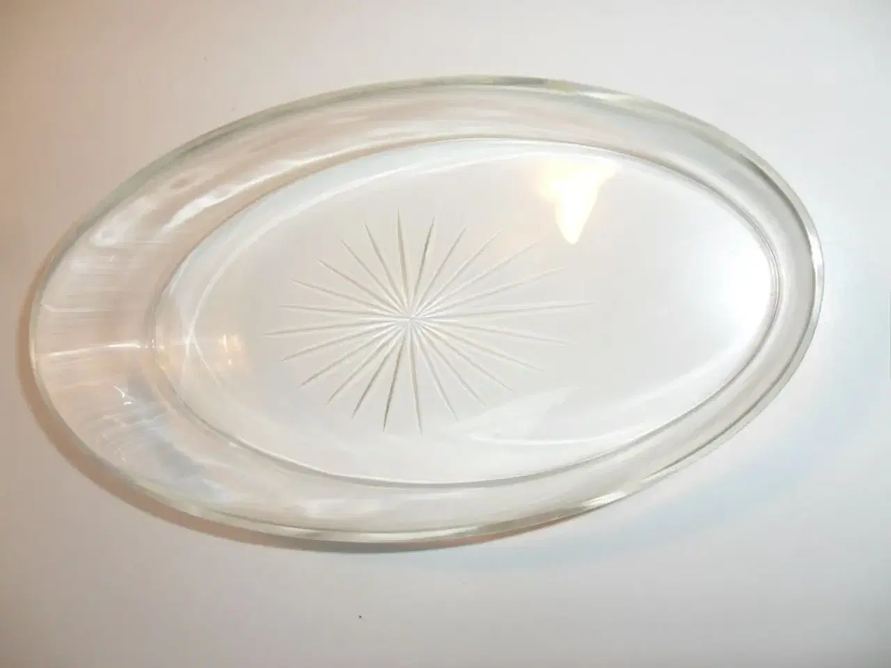 Billede 1 - Gl. oval glasskål med stjerne i bund