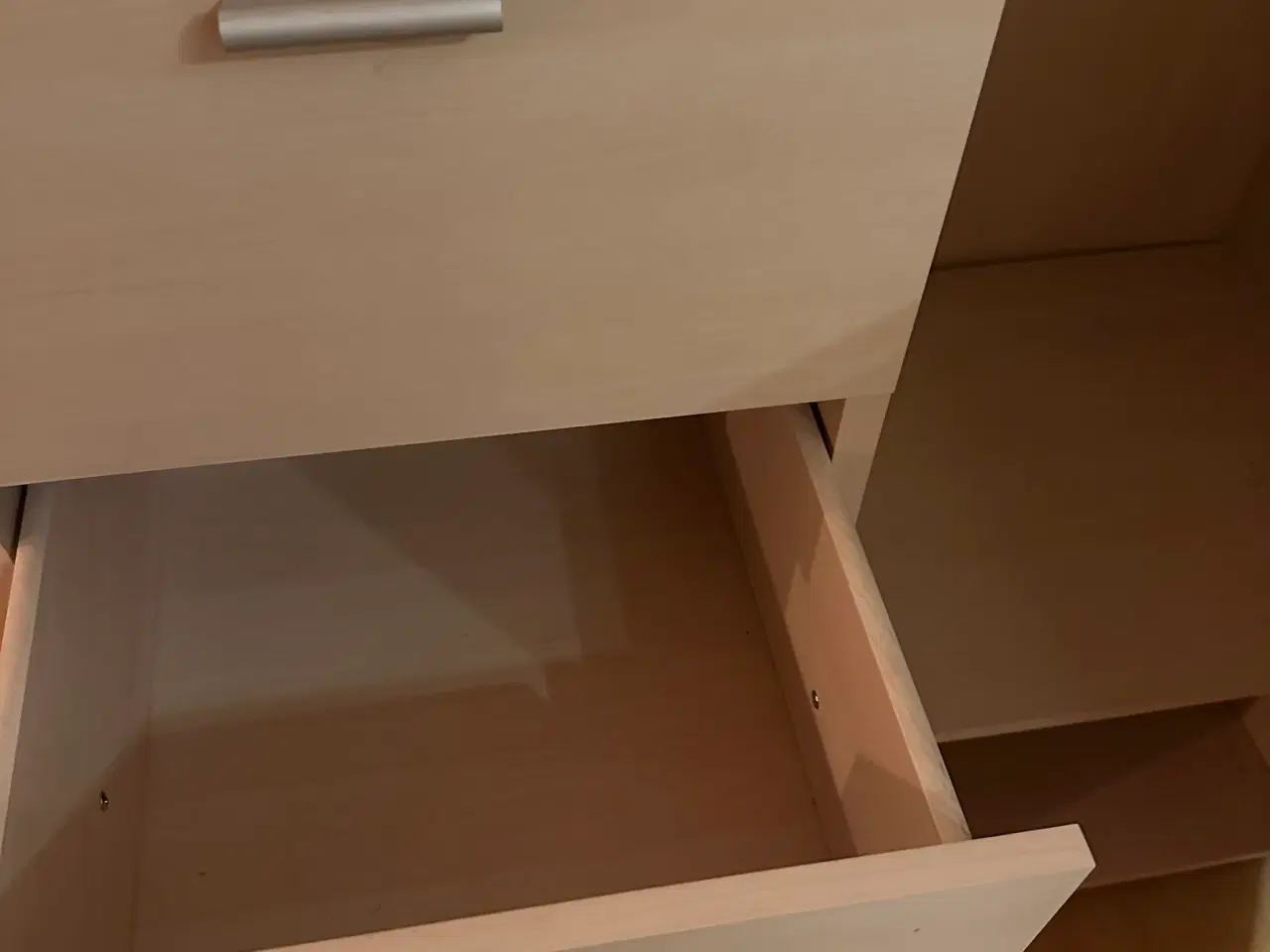 Billede 3 - Klædeskab ( evt. børn) 