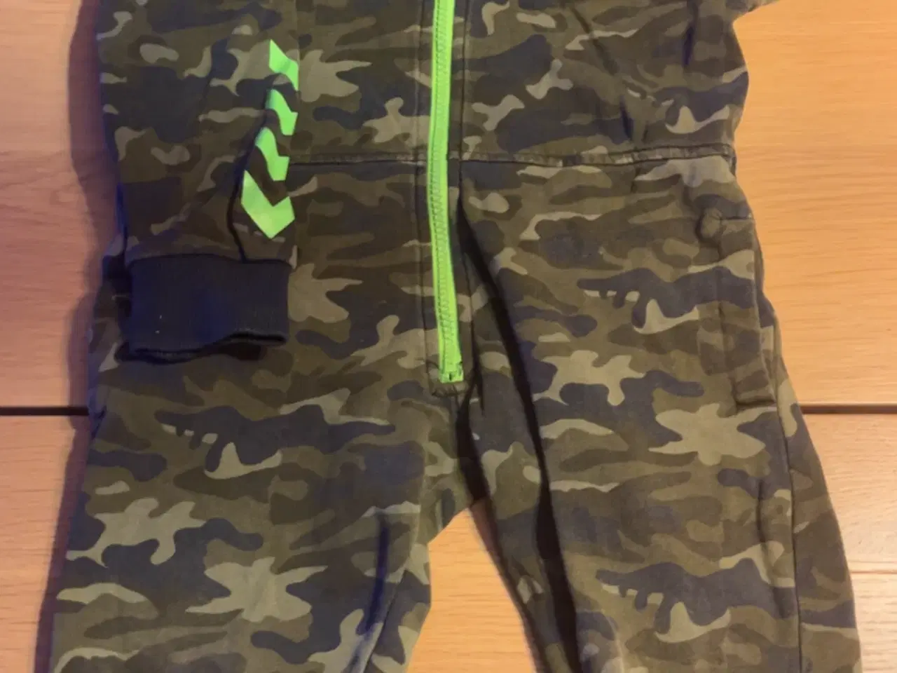 Billede 6 - Drengebluser - bodyer - bukser m.m.