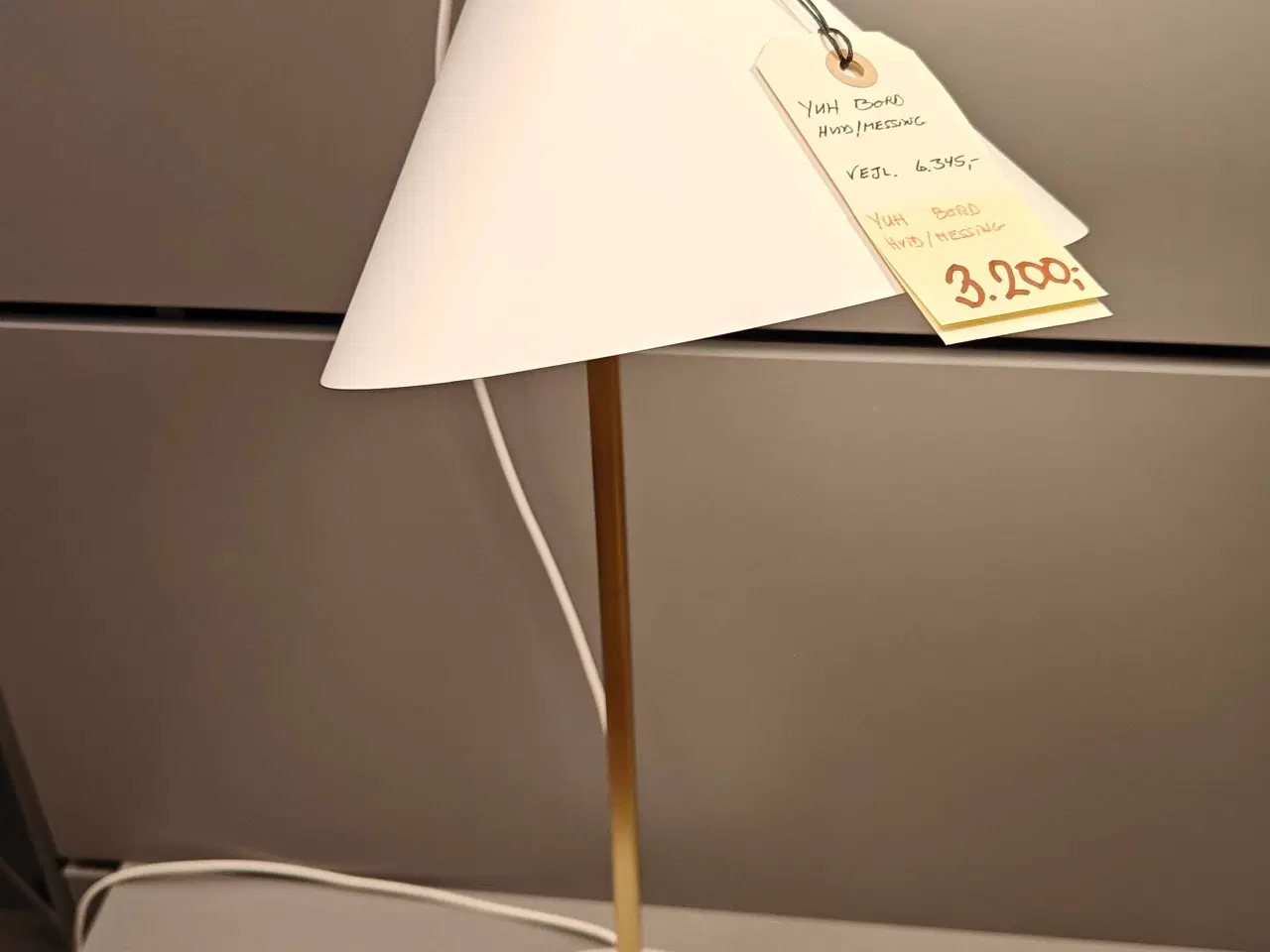 Billede 1 - YUH bordlampe hvid / messing 