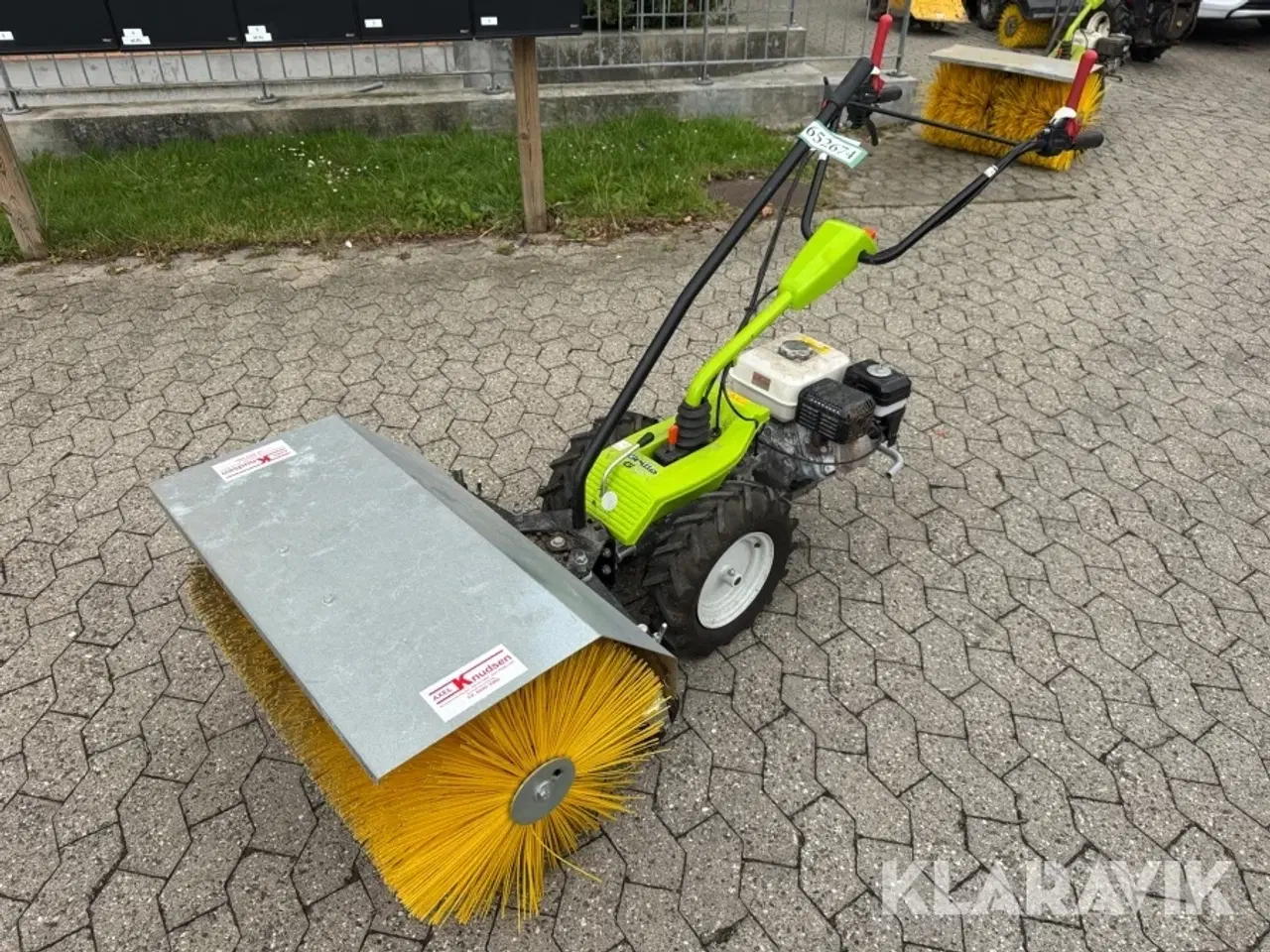 Billede 1 - Redskabsbærer Grillo G52 med kost