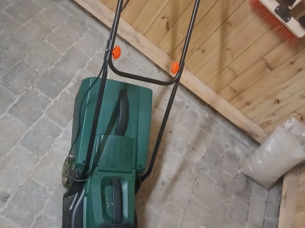Billede 4 - Bosch PLÆNEKLIPPER på batteri sælges BILLIGT
