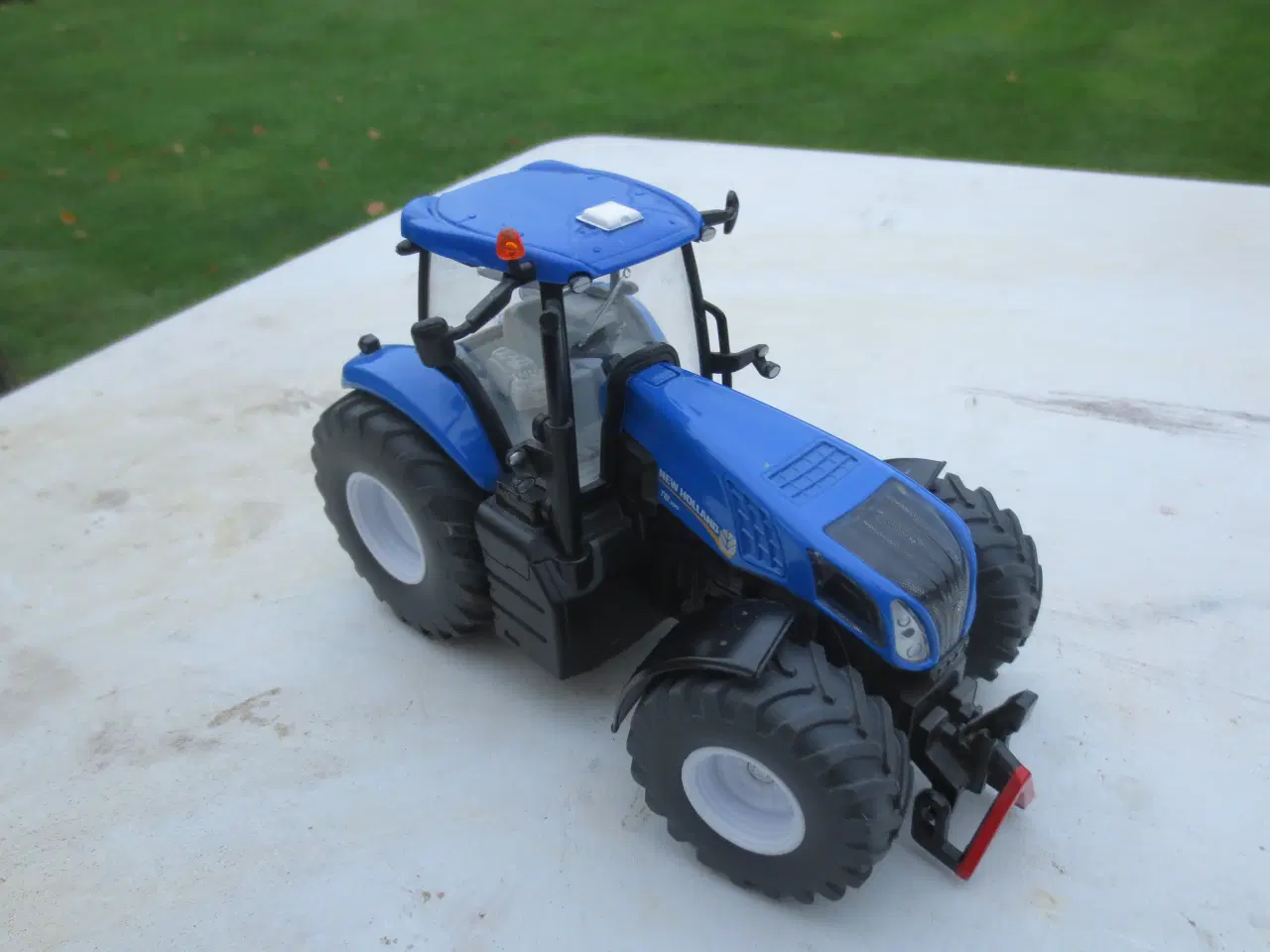 Billede 2 - 1 stk Model Traktor New Holland T8-390