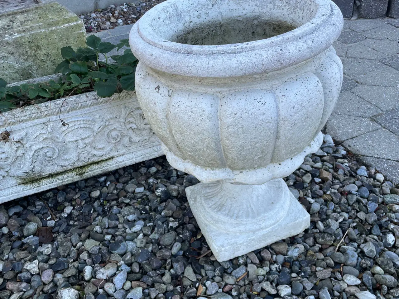 Billede 5 - Smuk fransk antik sandsten blomsterkasse 