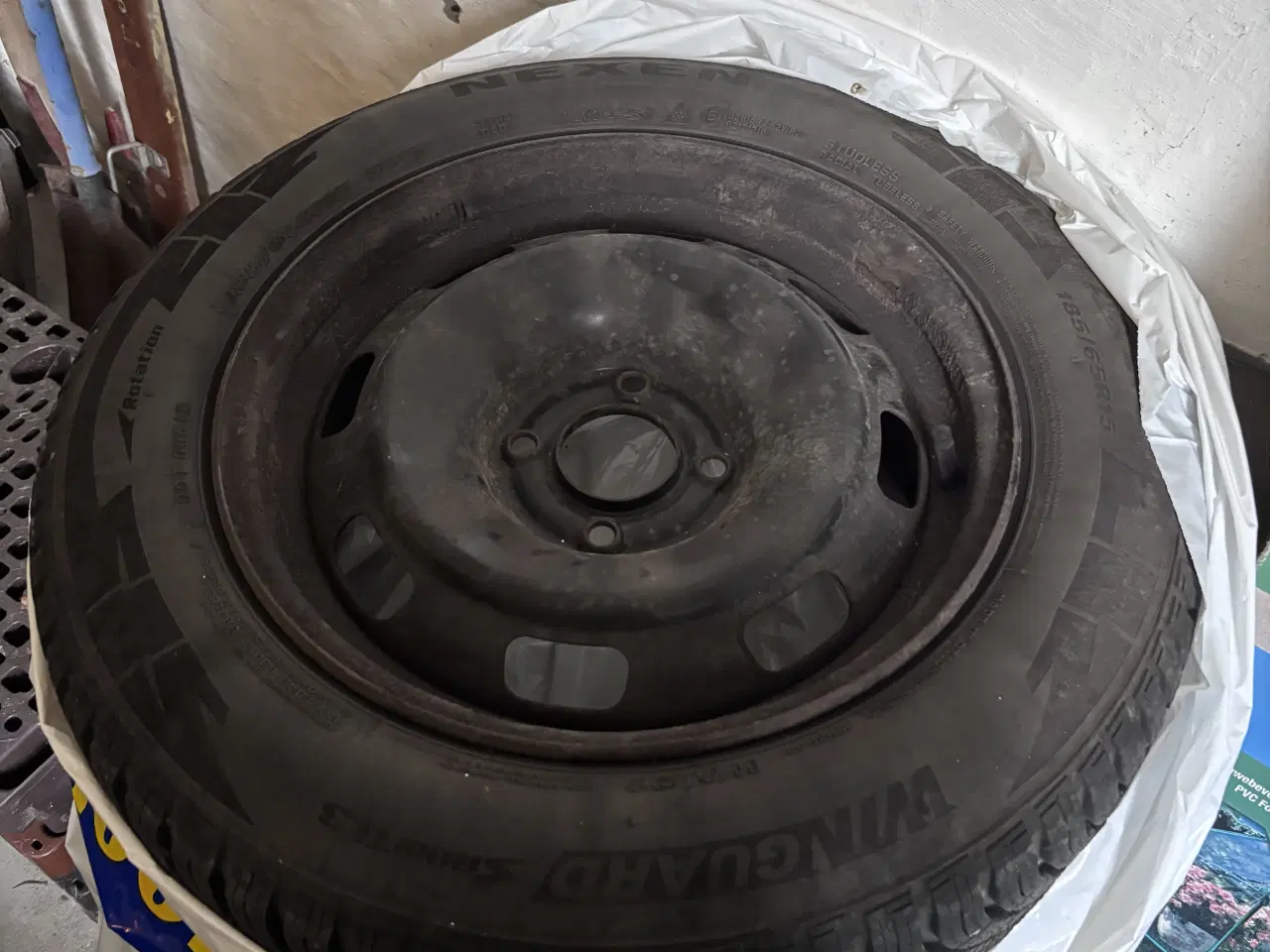 Billede 1 - 2 stk vinterdæk 185/65R15 92T XL Nexen