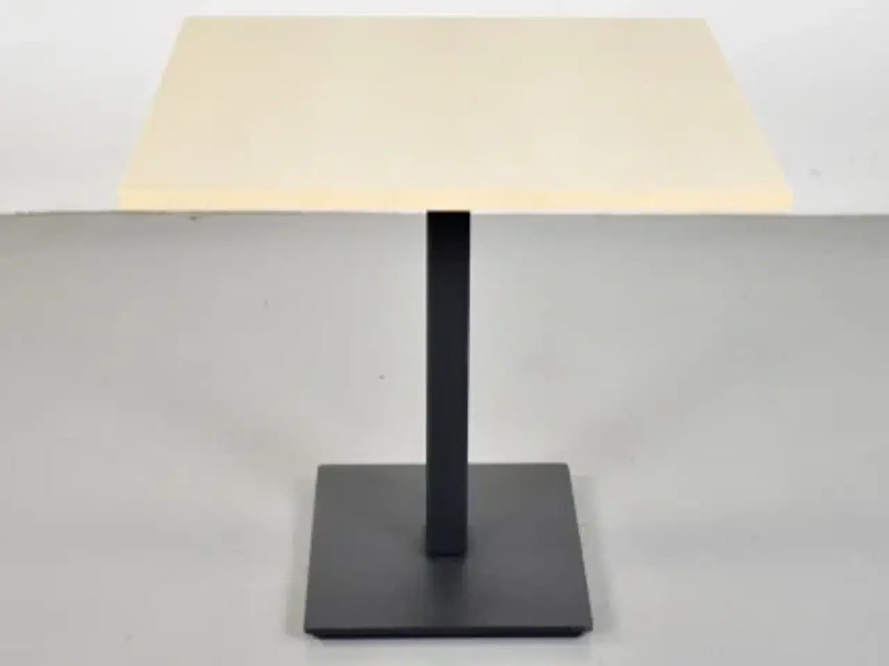 Billede 1 - Cafébord i birk med sort stel
